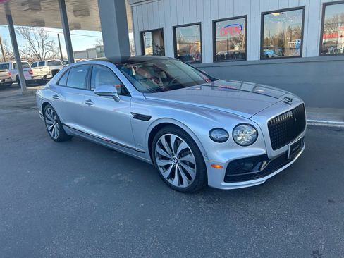 Used 2021 Bentley Flying Spur W12 image 39