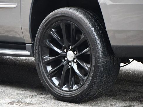 Used 2017 Cadillac Escalade ESV Luxury image 16