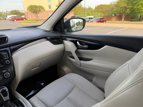 Used 2022 Nissan Rogue Sport SL image 10