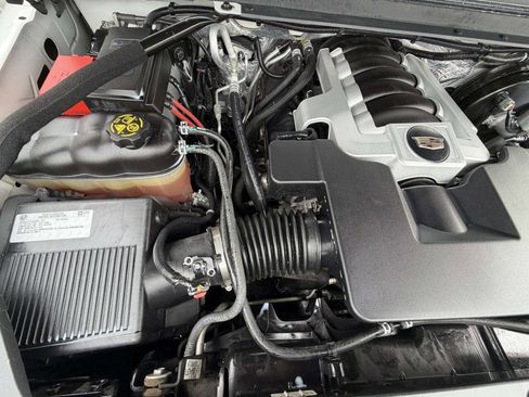 Used 2017 Cadillac Escalade ESV Luxury image 37