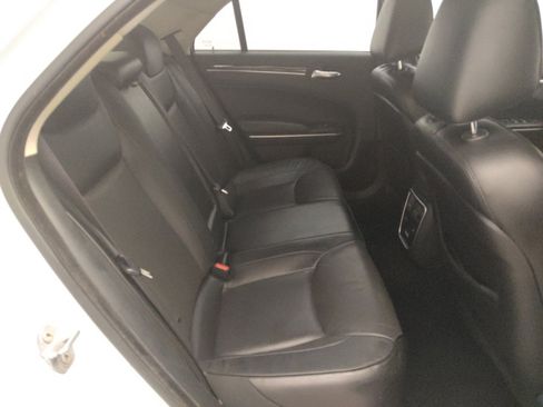 Used 2019 Chrysler 300 Limited image 19