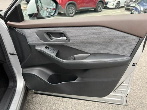 Used 2023 Nissan Rogue SV AWD/4WD image 30