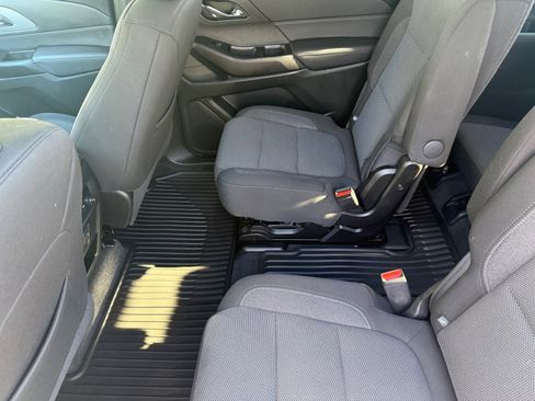 Used 2023 Chevrolet Traverse LT image 27