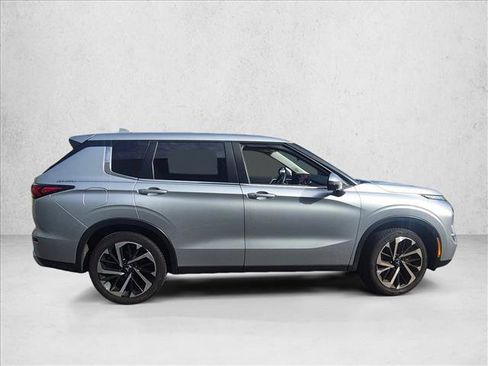 Used 2024 Mitsubishi Outlander SE FWD image 4