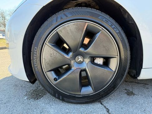 Used 2023 Tesla Model 3 Standard Range image 12