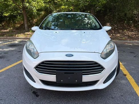 Used 2014 Ford Fiesta SE FWD image 2