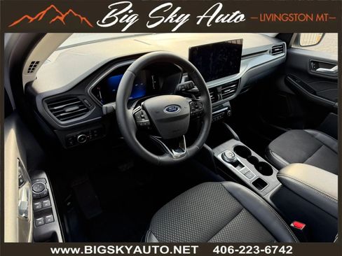Used 2025 Ford Escape SE w/ Class II Trailer Tow Package FWD image 13