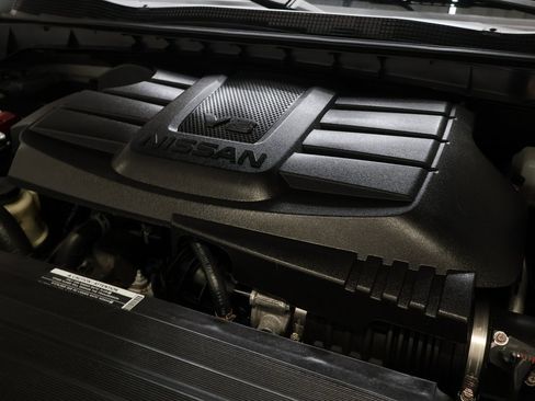 Used 2022 Nissan Titan SV image 24