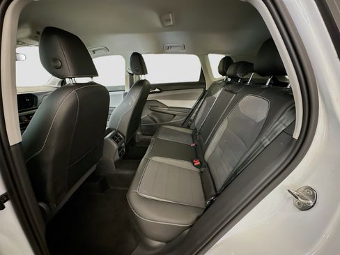 Used 2023 Volkswagen Taos SE image 29