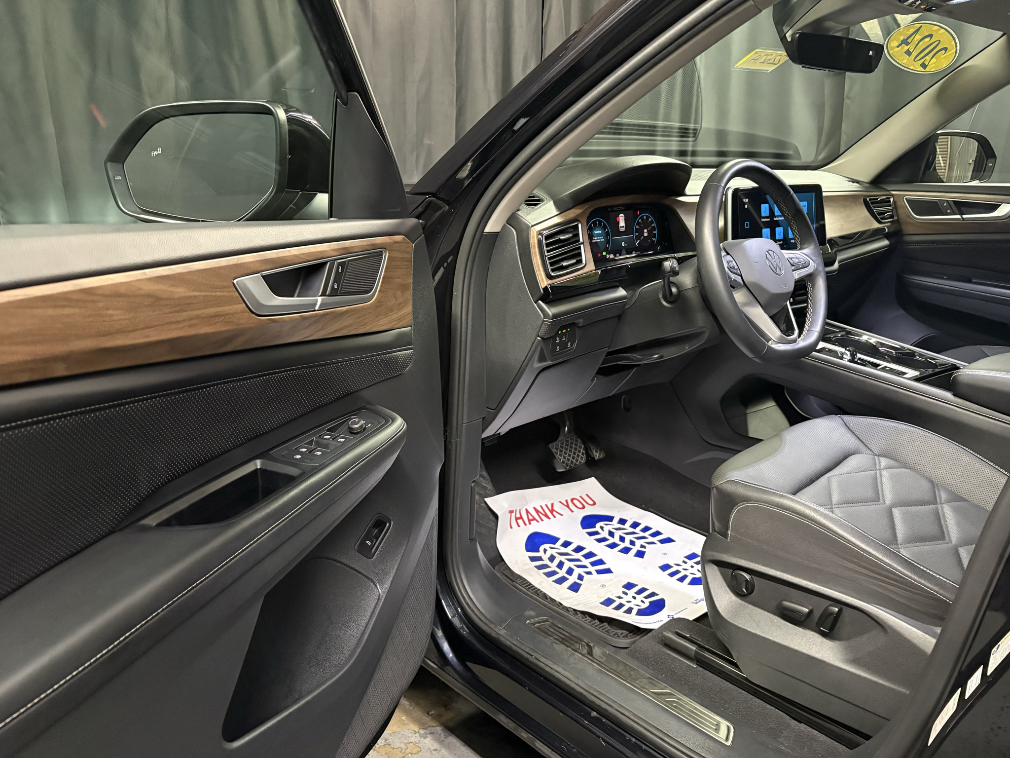 Used 2024 Volkswagen Atlas SE FWD image 21