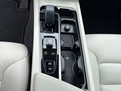 Used 2023 Volvo XC60 B5 Core AWD/4WD image 21