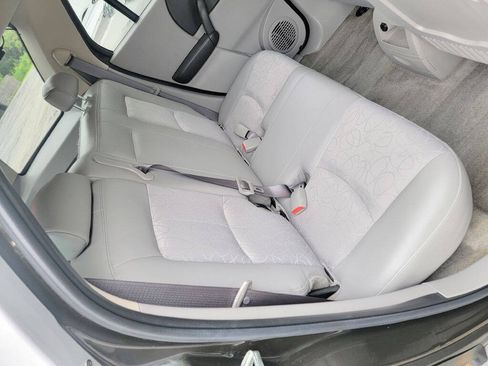 Used 2004 Saturn Vue 2WD V6 w/ Safe & Sound Pkg image 18