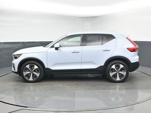Used 2024 Volvo XC40 B5 Core AWD/4WD image 6