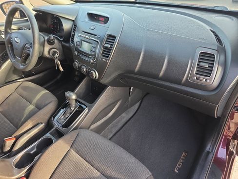 Used 2017 Kia Forte LX image 19