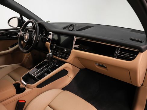 Used 2025 Porsche Macan image 20