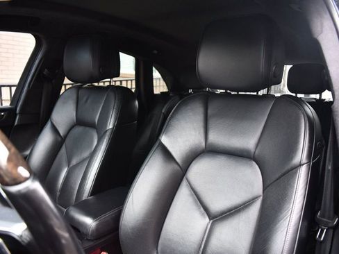 Used 2015 Porsche Macan Turbo image 18