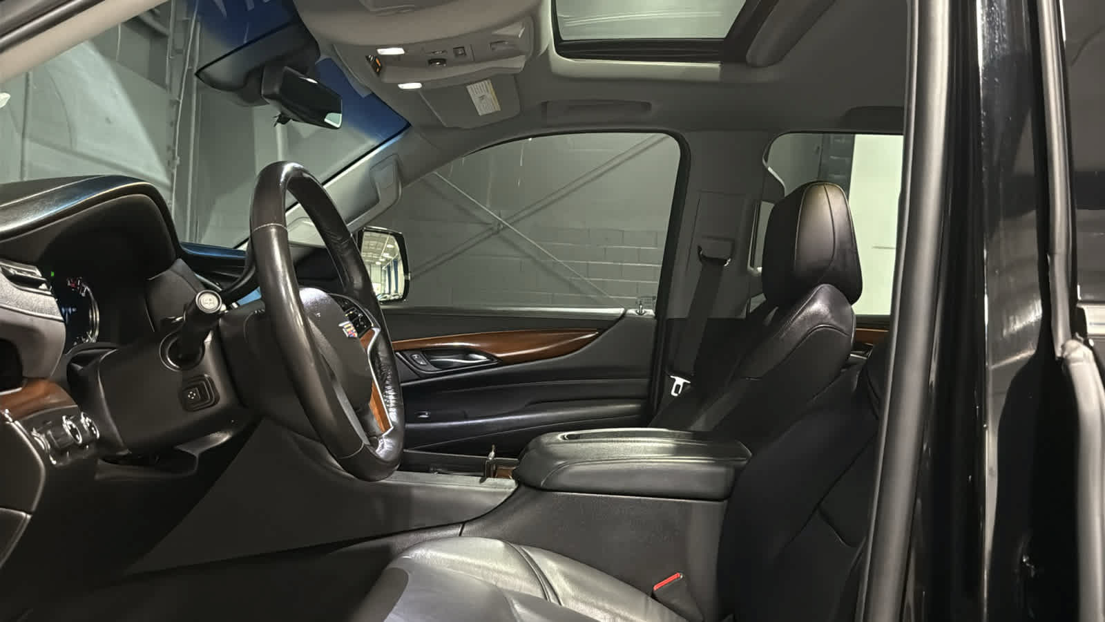 Used 2019 Cadillac Escalade Luxury AWD/4WD image 10
