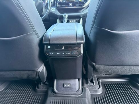 Used 2023 Toyota Highlander LE FWD image 14