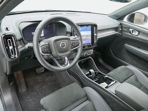 Certified 2023 Volvo XC40 Recharge Ultimate image 13