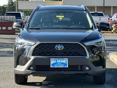 Used 2024 Toyota Corolla Cross XLE image 6