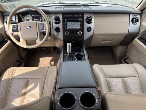Used 2014 Ford Expedition XLT w/ Equipment Group 202A RWD image 19
