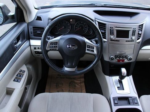 Used 2014 Subaru Outback 2.5i Premium image 16