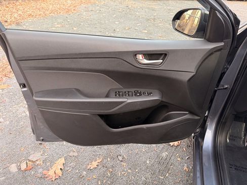 Used 2019 Hyundai Accent SE image 17