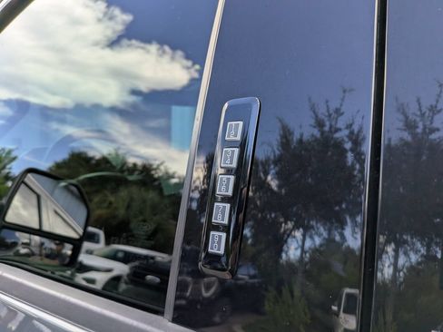 Used 2022 Ford F350 Lariat w/ Lariat Ultimate Package AWD/4WD image 19