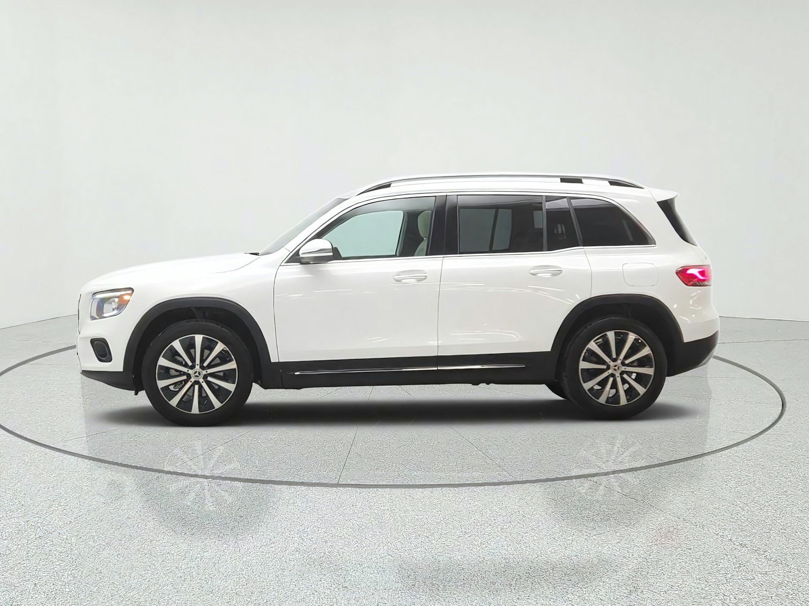 Used 2023 Mercedes-Benz GLB 250 image 8