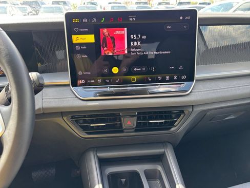 Used 2026 Volkswagen Tiguan SE AWD/4WD image 16