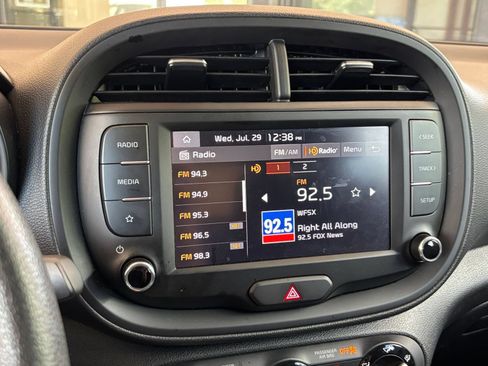 Used 2025 Kia Soul LX w/ LX Technology Package FWD image 20