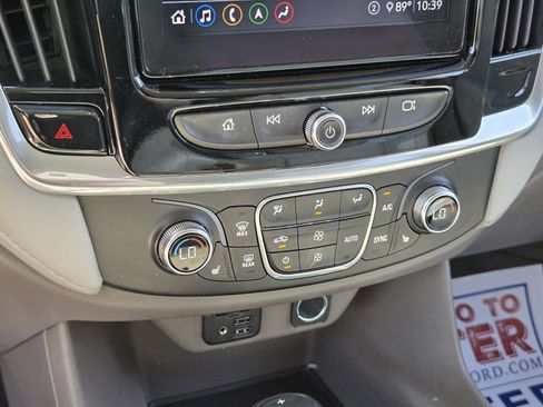 Used 2020 Chevrolet Traverse LT w/ LT Premium Package AWD/4WD image 23