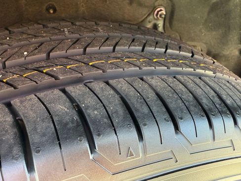 Used 2020 Toyota Highlander LE image 40