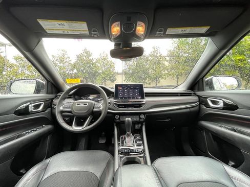 Used 2025 Jeep Compass Trailhawk AWD/4WD image 29