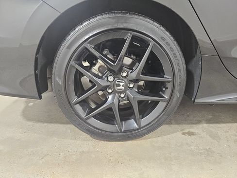 Used 2025 Honda Civic Sport image 25