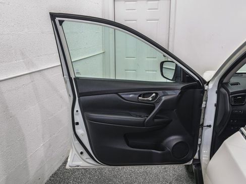 Used 2017 Nissan Rogue SV image 11