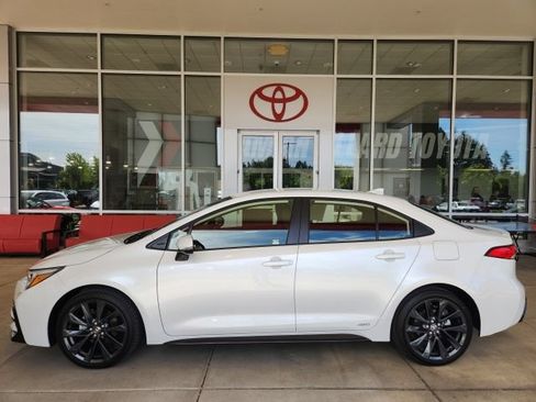 Certified 2026 Toyota Corolla SE AWD/4WD image 14