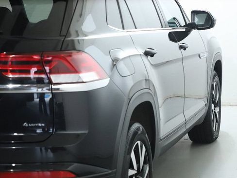 Used 2023 Volkswagen Atlas Cross Sport SE AWD/4WD image 46