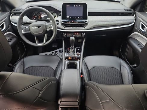 Certified 2025 Jeep Compass Latitude image 10