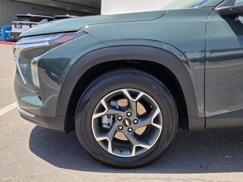 Certified 2025 Chevrolet Trax LT w/ Driver Confidence Package FWD image 9