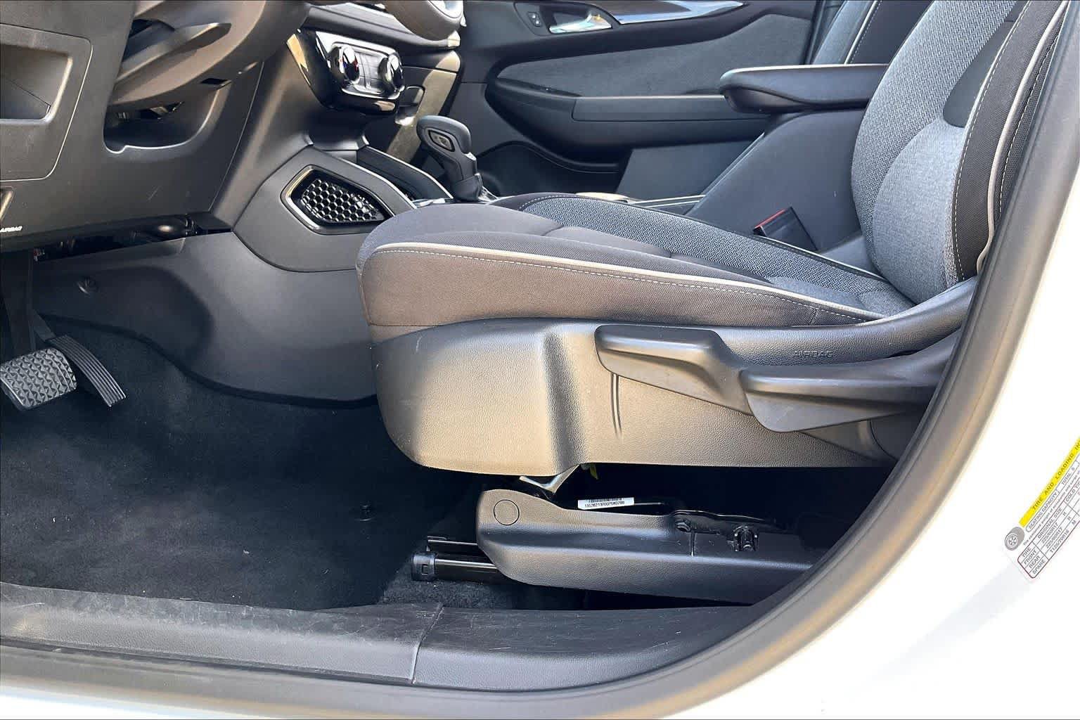 Used 2025 Chevrolet TrailBlazer LT FWD image 56
