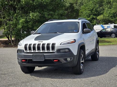 Used 2015 Jeep Cherokee Trailhawk w/ Comfort/Convenience Group AWD/4WD image 2