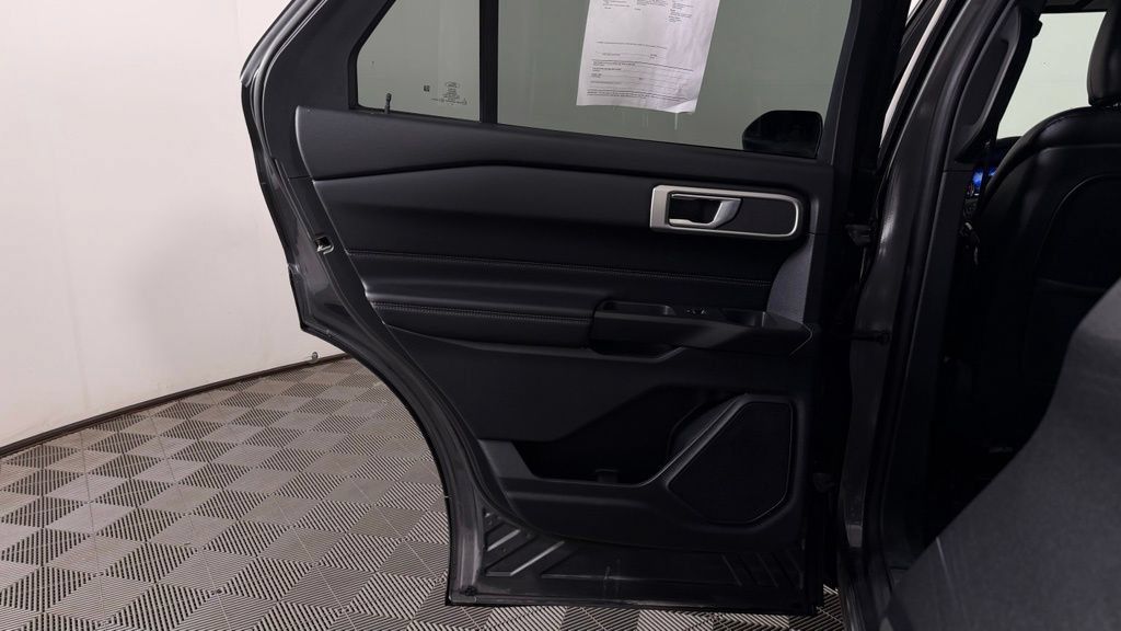 Used 2020 Ford Explorer XLT w/ Equipment Group 202A AWD/4WD image 25