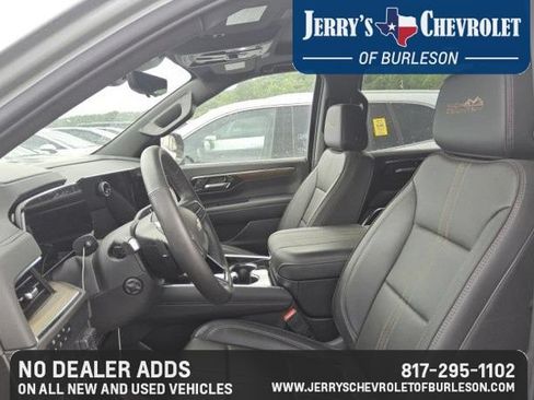 Used 2025 Chevrolet Tahoe High Country AWD/4WD image 10