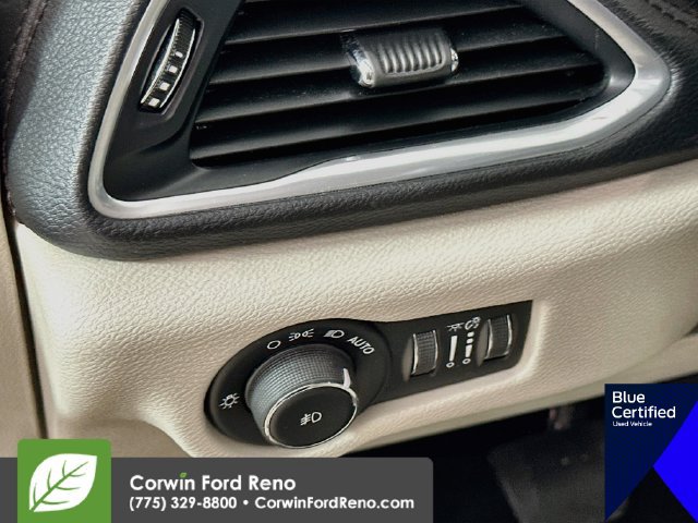 Used 2017 Chrysler Pacifica Limited FWD image 14