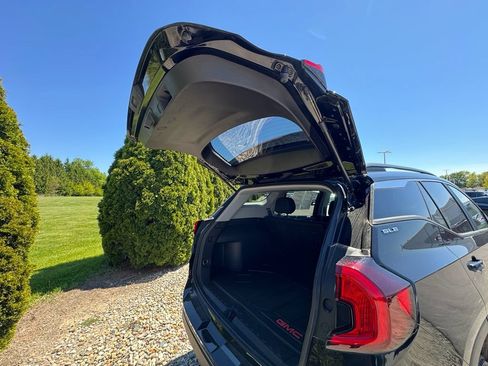 Used 2023 GMC Terrain SLE w/ Driver Convenience Package AWD/4WD image 32