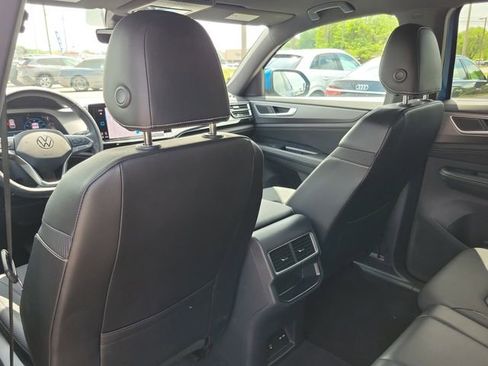 Used 2024 Volkswagen Atlas Cross Sport SE image 25