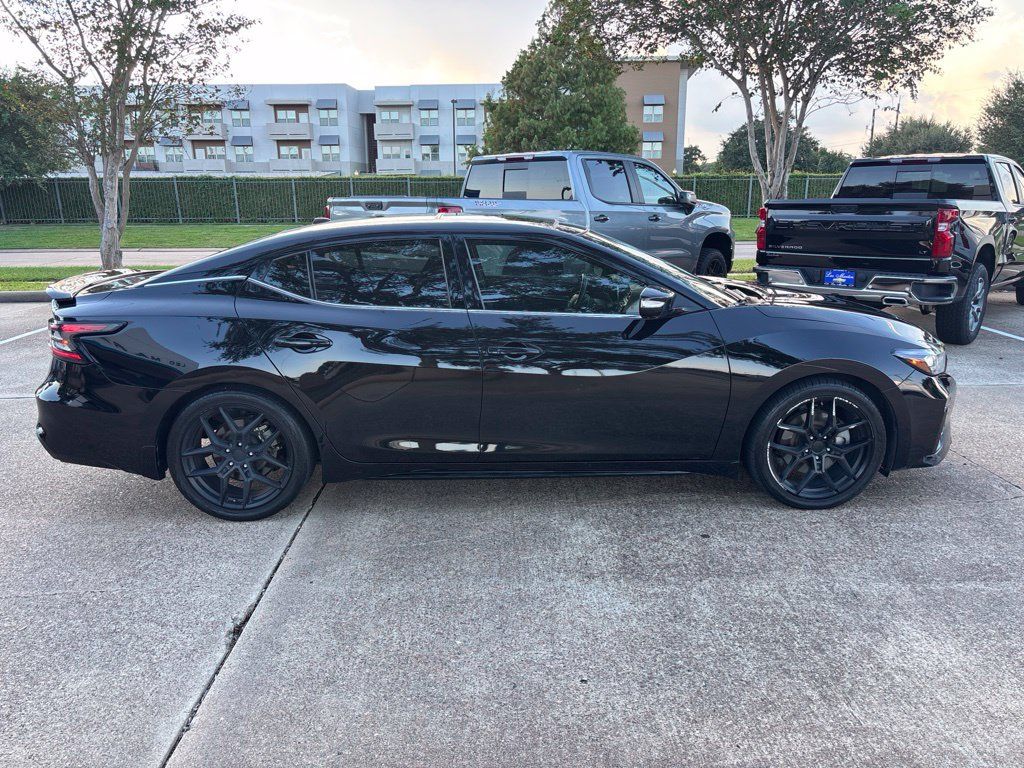 Used 2023 Nissan Maxima SR w/ Sport Mat Group FWD image 4
