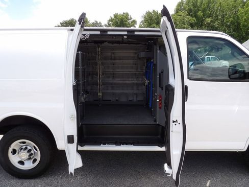 Used 2021 Chevrolet Express 2500 image 25