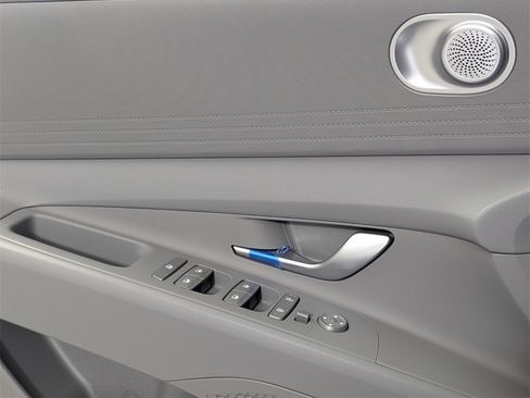 New 2025 Hyundai Elantra SE image 14